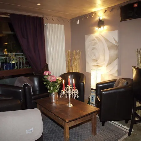 La Chaumiere Hotell 3*