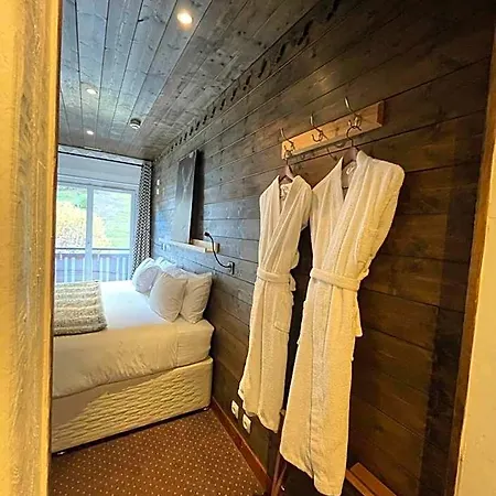 Hotel La Chaumiere 3*